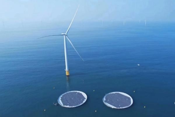 Новый гибридный ветро-солнечный генератор энергии открыт в Китае Новый гибридный ветро-солнечный генератор энергии открыт в Китае