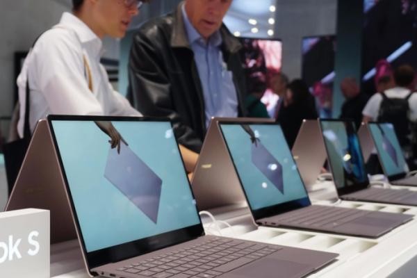 Продажи ноутбуков в России упали более чем на 30%