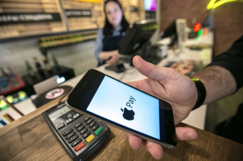 Год без Apple Pay. Какие лазейки остались для владельцев iPhone  Год без Apple Pay. Какие лазейки остались для владельцев iPhone