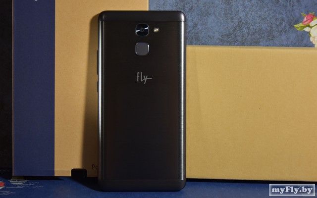 Корпус металлический, но с пластиковыми вставками