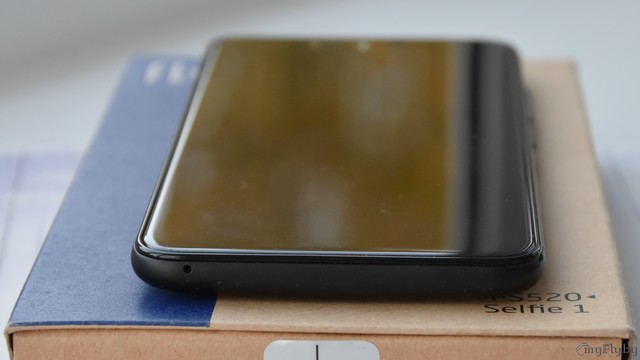 Снизу только микрофон