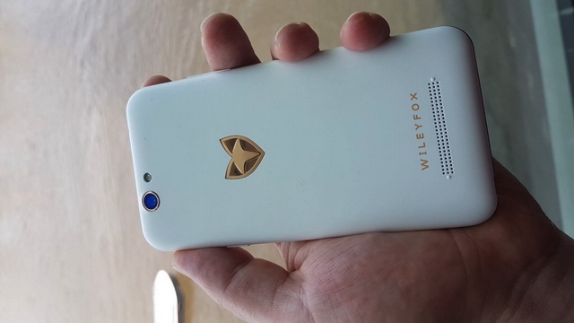 Фото телефона Wileyfox Spark