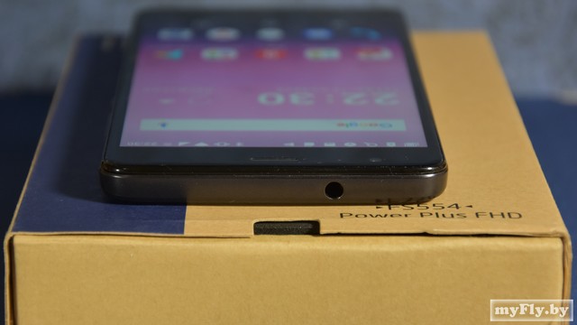 Сверху разъём для наушников 3.5 мм